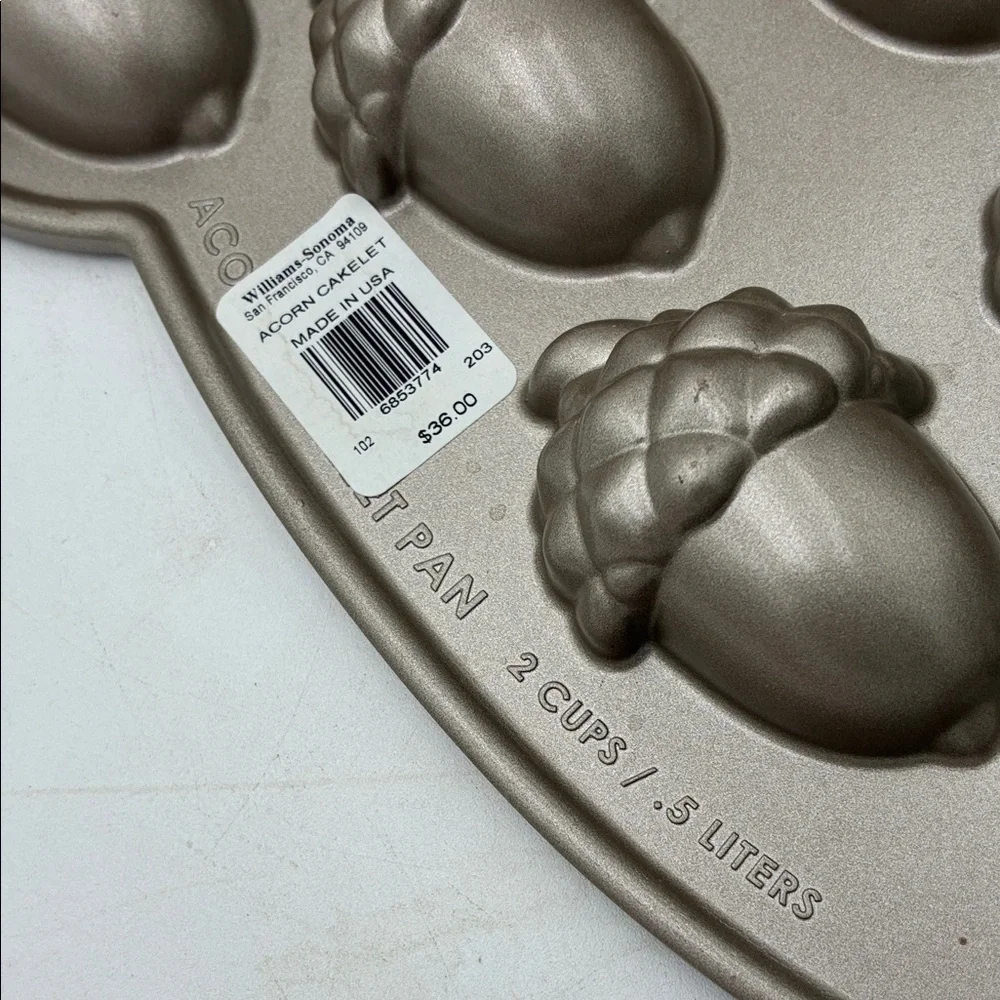 Williams Sonoma Acorn Cakelet Pan
